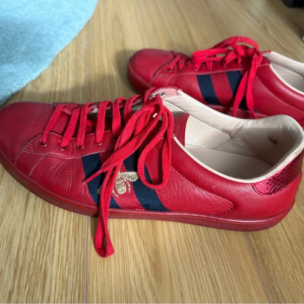 Gucci Ace Red Sneakers with Embroidered Bee Logo - Picture 4 of 5